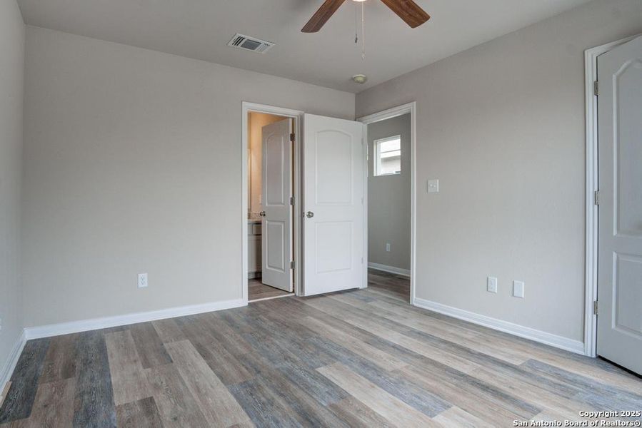 Spacious, unfurnished interior of a new home in , San Antonio (Image 23).