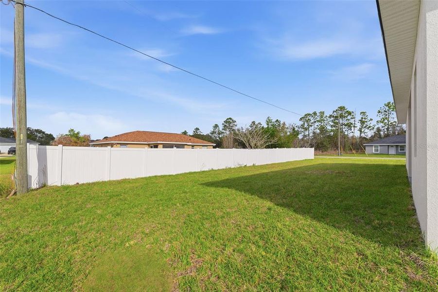 Exterior details and patio area of a home in , Ocala (Image 19).