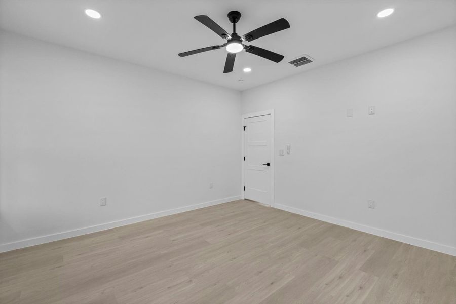 Spacious, unfurnished interior of a new home in , Wimberley (Image 26).