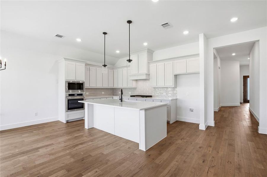 Furnished interior view inside a new home in Talon Hills, Fort Worth (Image 15).