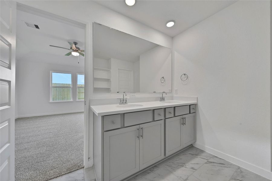 Furnished interior view inside a new home in , Rosharon (Image 8).