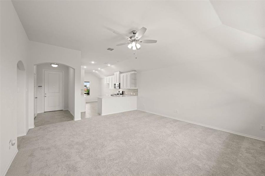 Spacious, unfurnished interior of a new home in Chisholm Hills, Cleburne (Image 30).