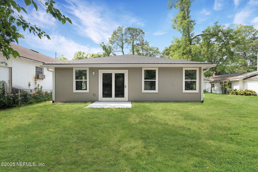 Exterior details and patio area of a home in , Jacksonville (Image 4).