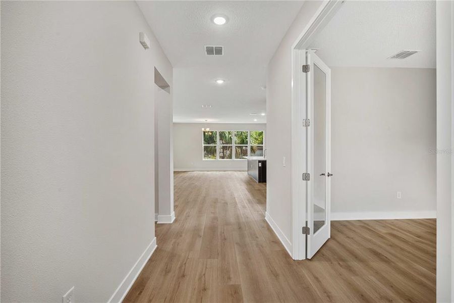Spacious, unfurnished interior of a new home in , Tampa (Image 32).