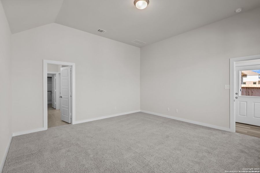 Spacious, unfurnished interior of a new home in Stillwater Ranch, San Antonio (Image 30).