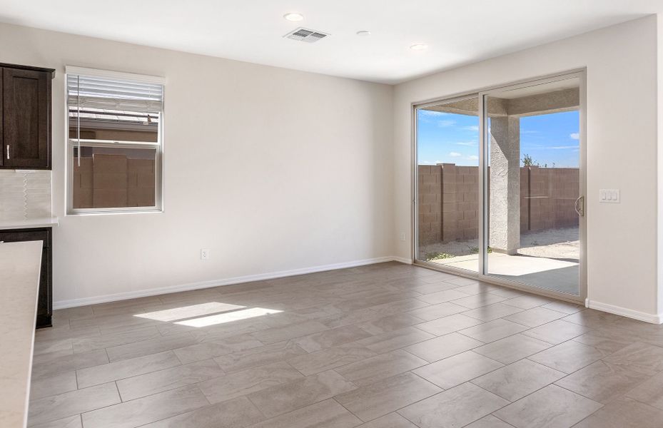 Spacious, unfurnished interior of a new home in Vistoso Canyon Estates, Oro Valley (Image 13).