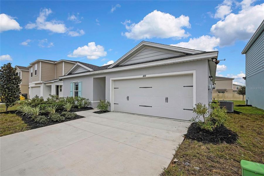 Exterior details and patio area of a home in , Sumterville (Image 35).