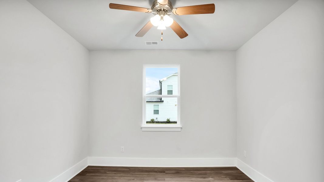 Spacious, unfurnished interior of a new home in Rolling Hills, Bolivia (Image 25).