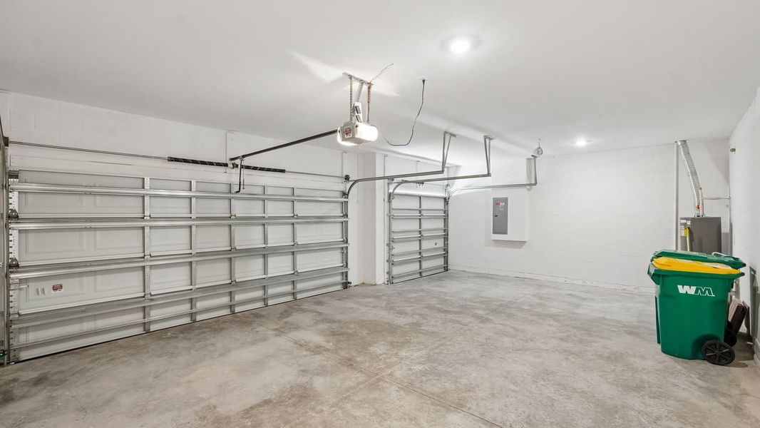 Spacious, unfurnished interior of a new home in Heritage Station, Punta Gorda (Image 45).