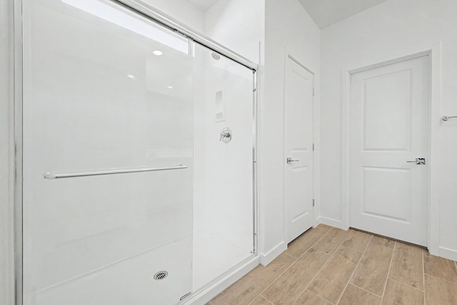 Spacious, unfurnished interior of a new home in Sunrise, Surprise (Image 9).