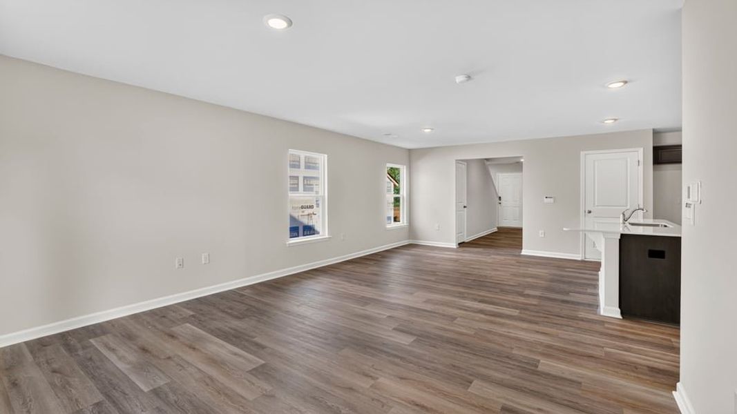 Spacious, unfurnished interior of a new home in Baxter Village, Boiling Springs (Image 19).