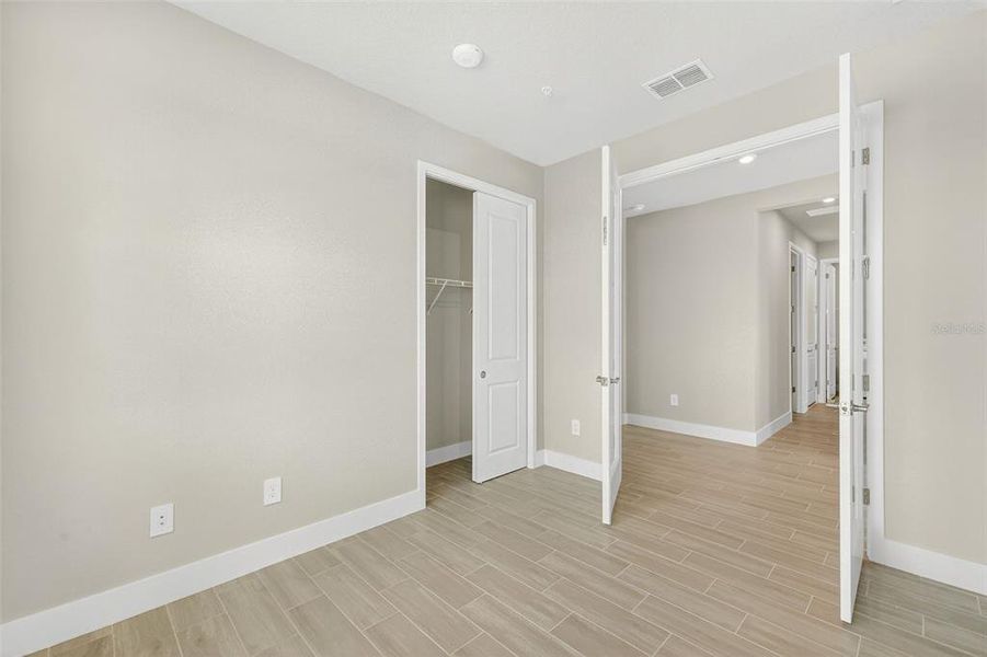 Spacious, unfurnished interior of a new home in Wellen Park, Venice (Image 18).