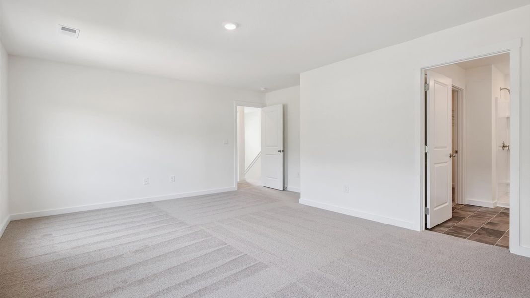 Spacious, unfurnished interior of a new home in Emory Creek, Harriman (Image 13).