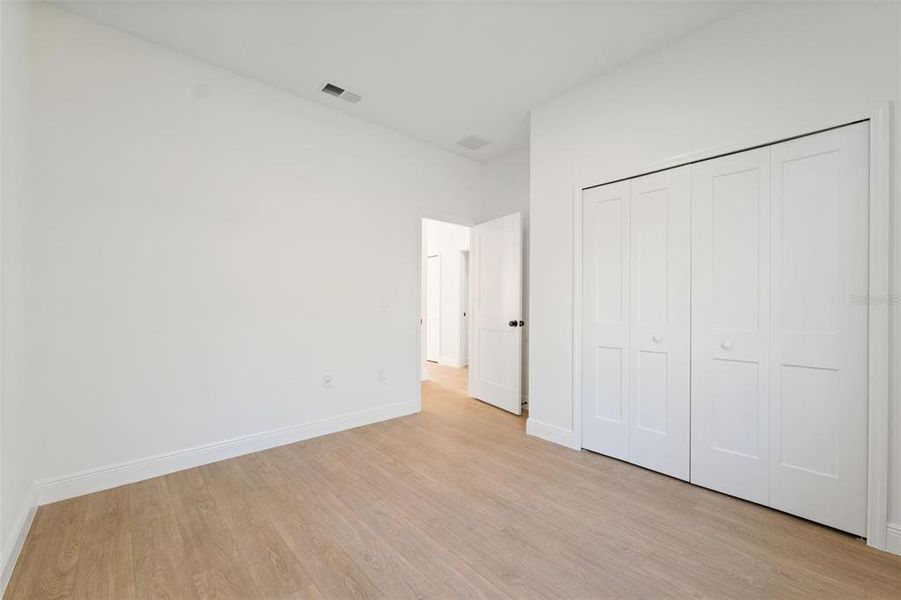 Spacious, unfurnished interior of a new home in , Ocala (Image 31).