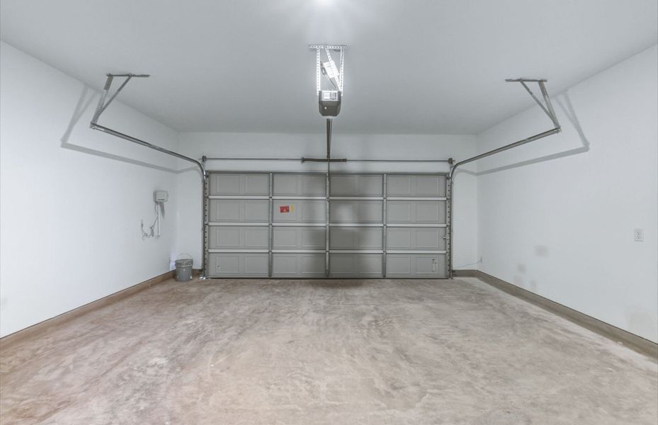 Spacious, unfurnished interior of a new home in Horizon Lake, Leander (Image 36).