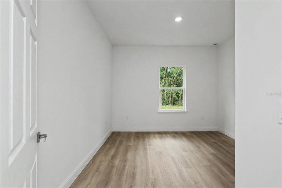 Spacious, unfurnished interior of a new home in , Citrus Springs (Image 32).