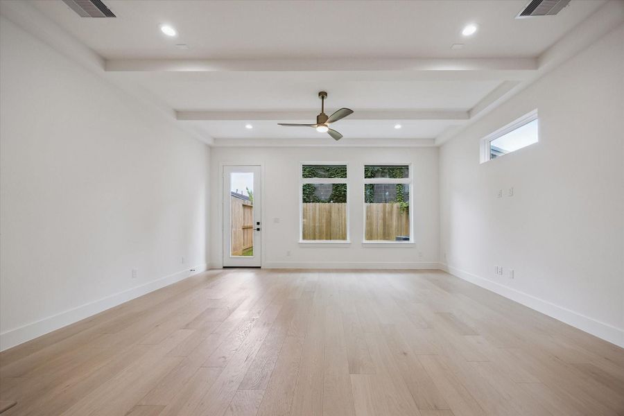Spacious, unfurnished interior of a new home in , Houston (Image 17).