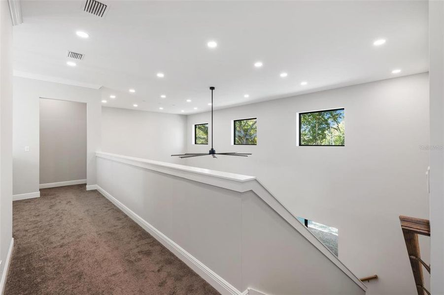 Spacious, unfurnished interior of a new home in , Sarasota (Image 23).