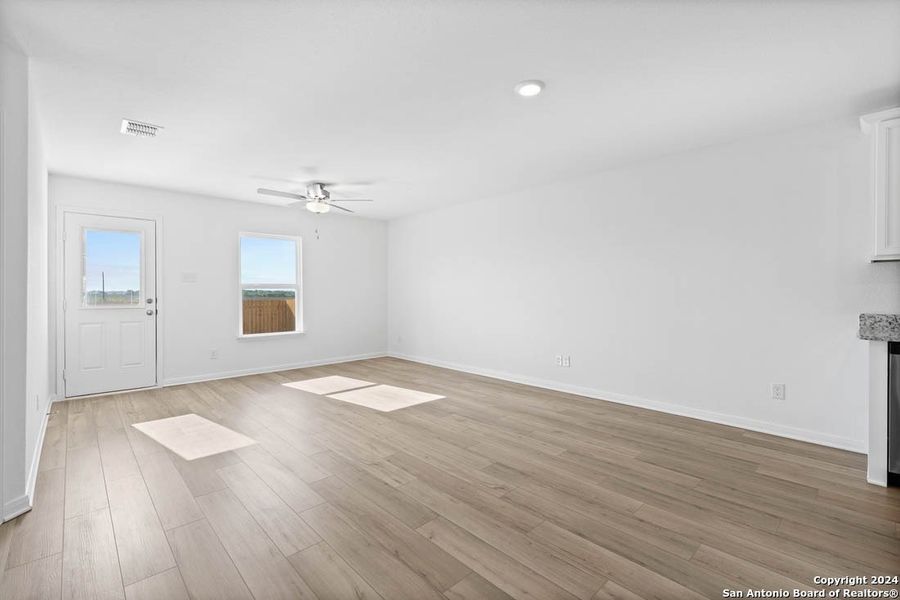Spacious, unfurnished interior of a new home in , San Antonio (Image 11).