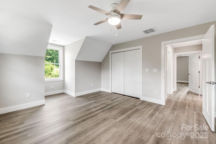 Spacious, unfurnished interior of a new home in , Asheville (Image 20).