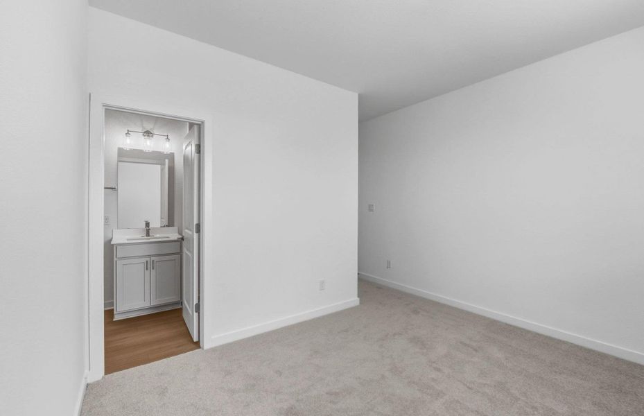 Spacious, unfurnished interior of a new home in Santa Rita Ranch, Liberty Hill (Image 19).