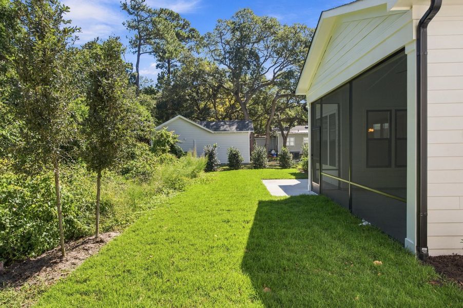 Representative exterior details of a home built from the The Emerson by RobuckHomes in Stonehenge, Raleigh (Image 73).