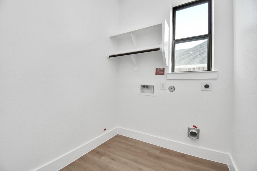 Spacious, unfurnished interior of a new home in Arabella on the Prairie: Premier Collection, Richmond (Image 23).