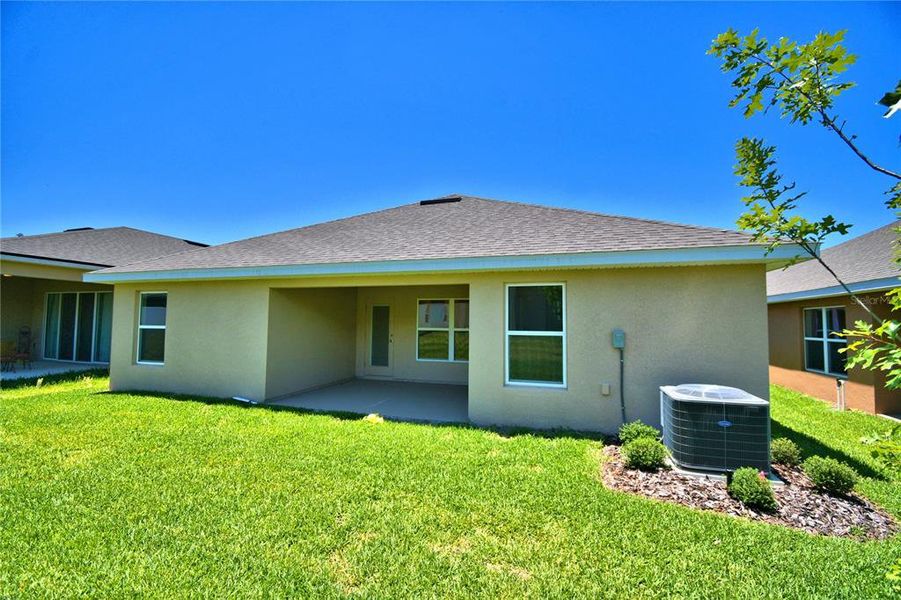 Exterior details and patio area of a home in Magnolia Park, Haines City (Image 18).