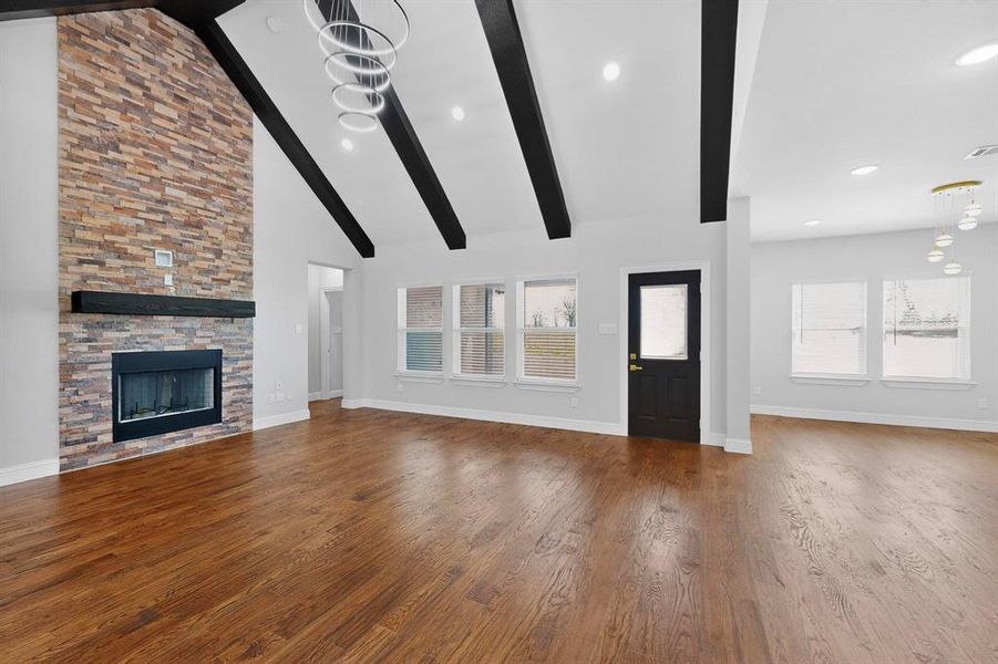 Spacious, unfurnished interior of a new home in , Sulphur Springs (Image 30).