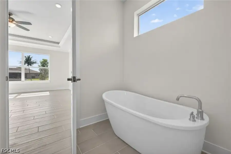 Furnished interior view inside a new home in Cape Coral, Cape Coral (Image 6).