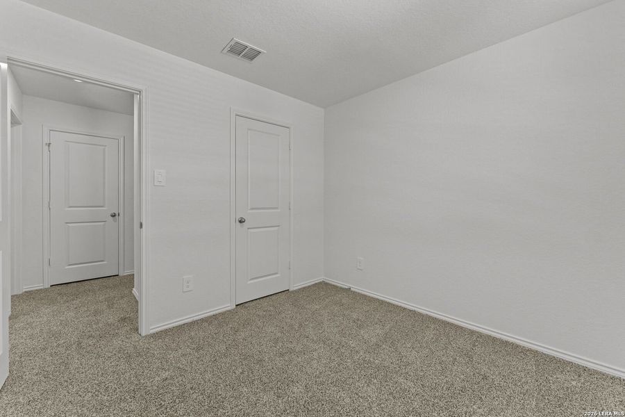 Spacious, unfurnished interior of a new home in Stonehill, San Antonio (Image 19).