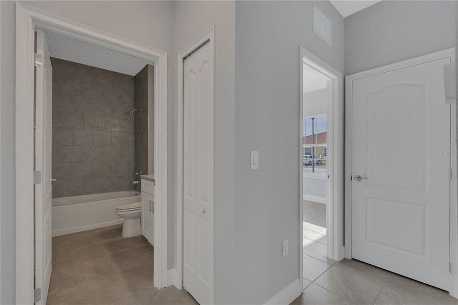 Spacious, unfurnished interior of a new home in , Kissimmee (Image 17).