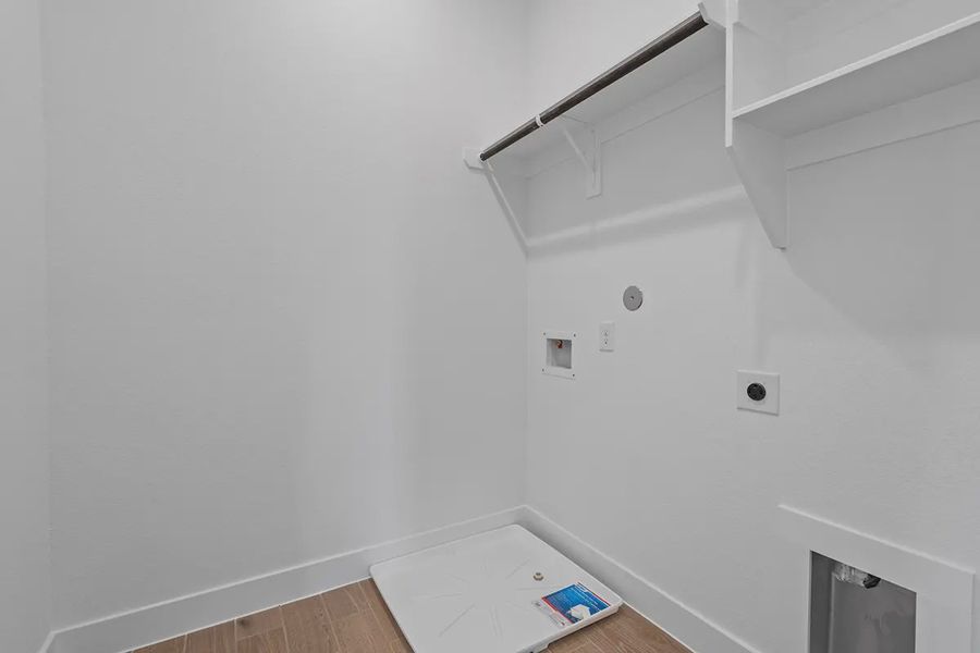 Spacious, unfurnished interior of a new home in Bridgeland Chateaus, Cypress (Image 30).