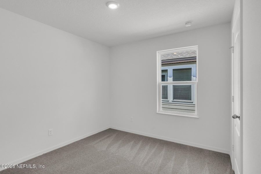 Spacious, unfurnished interior of a new home in Rolling Hills, Green Cove Springs (Image 15).