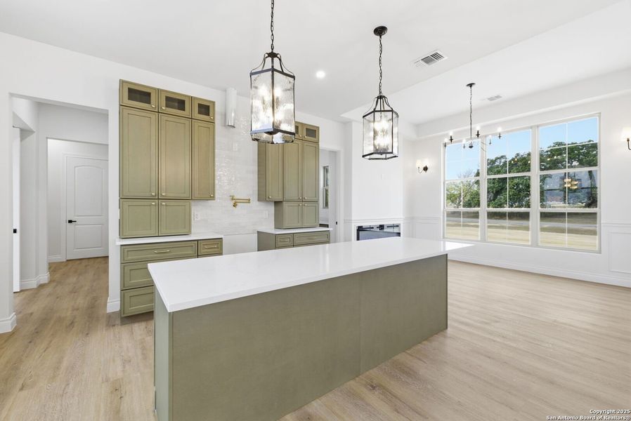 Furnished interior view inside a new home in , Bandera (Image 5).