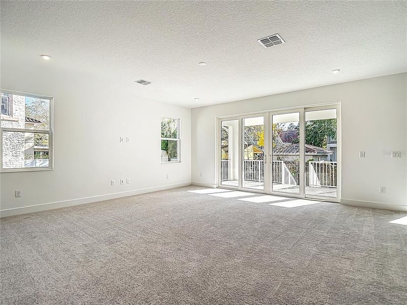 Spacious, unfurnished interior of a new home in , Tampa (Image 57).