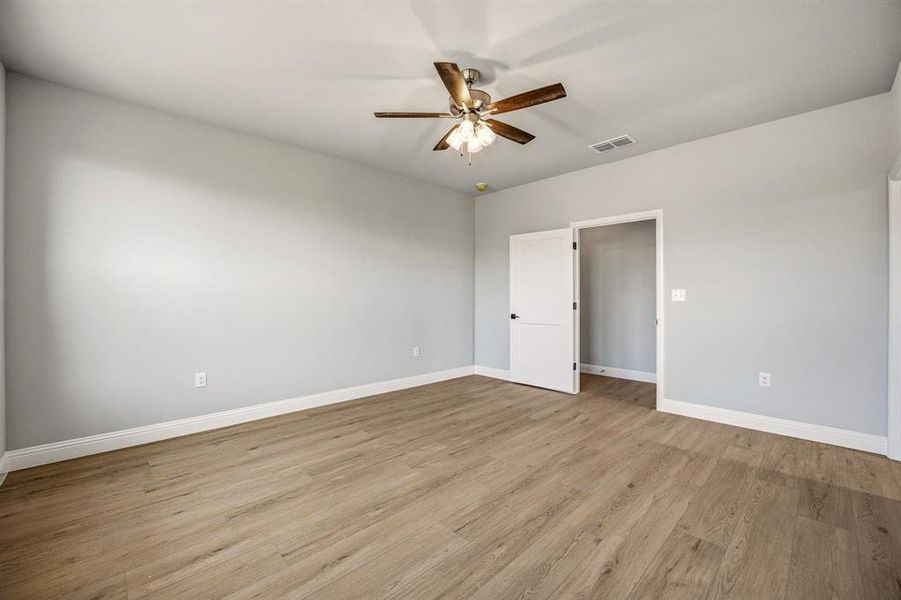 Spacious, unfurnished interior of a new home in , Glen Rose (Image 29).