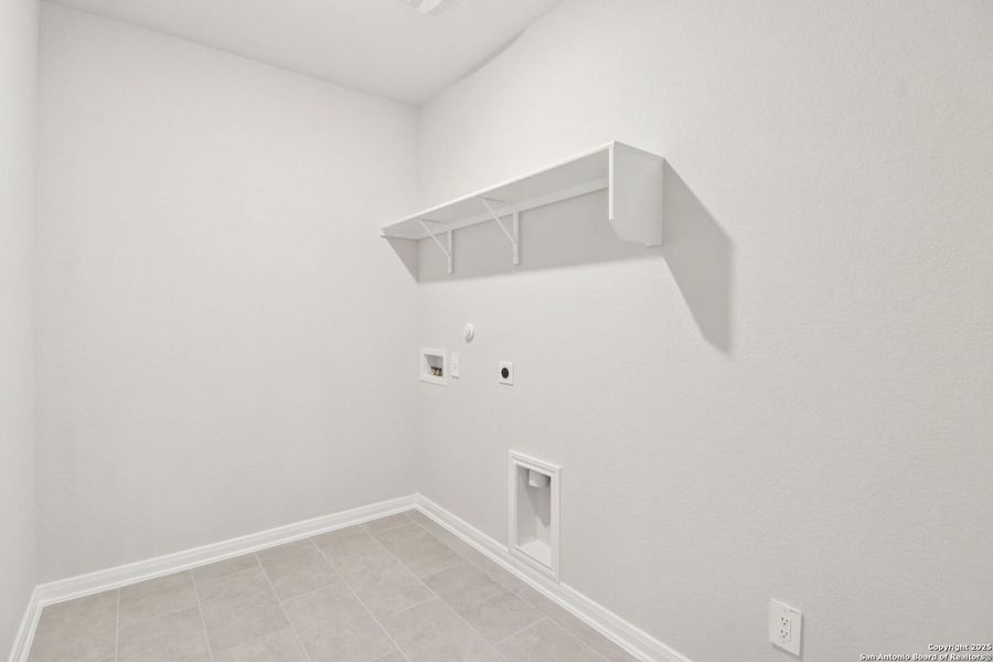 Spacious, unfurnished interior of a new home in Catalina, Converse (Image 17). Spacious, unfurnished interior of a new home in Catalina, Converse (Image 17).