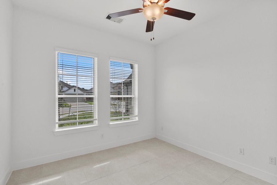 Spacious, unfurnished interior of a new home in The Trails, New Caney (Image 26).