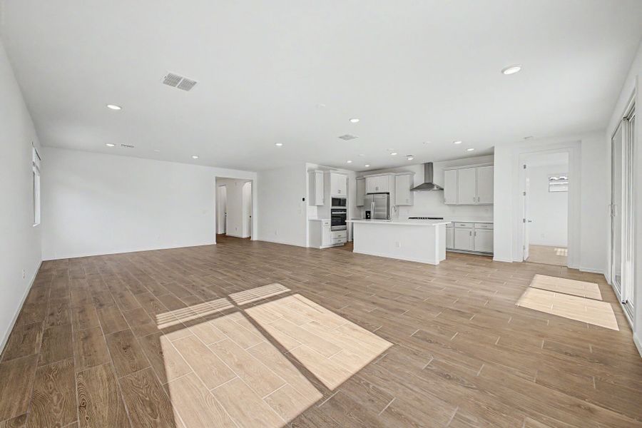 Spacious, unfurnished interior of a new home in Tyler Ranch, Buckeye (Image 9).