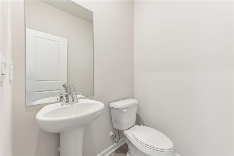 Furnished interior view inside a new home in Ivey Township, Dallas (Image 15).