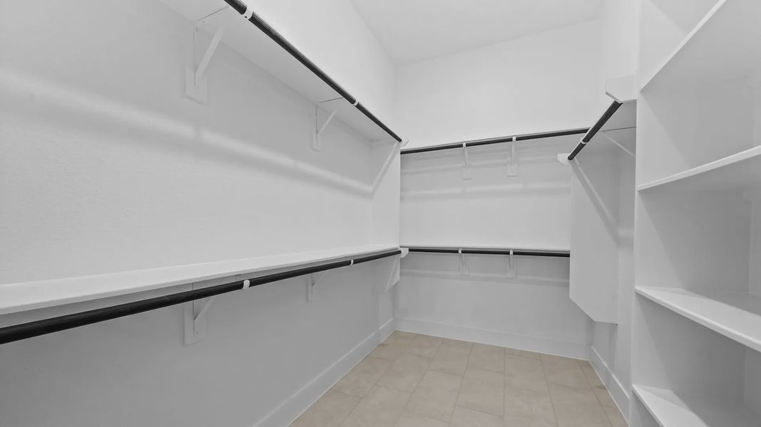 Spacious, unfurnished interior of a new home in Sienna 45', Missouri City (Image 29).