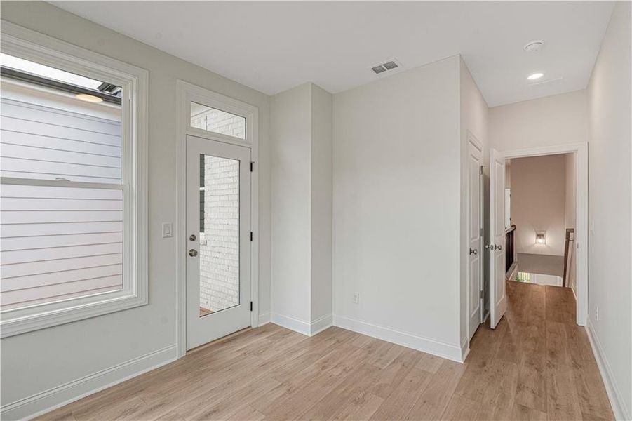 Spacious, unfurnished interior of a new home in Ward's Crossing Townhomes, Johns Creek (Image 32).