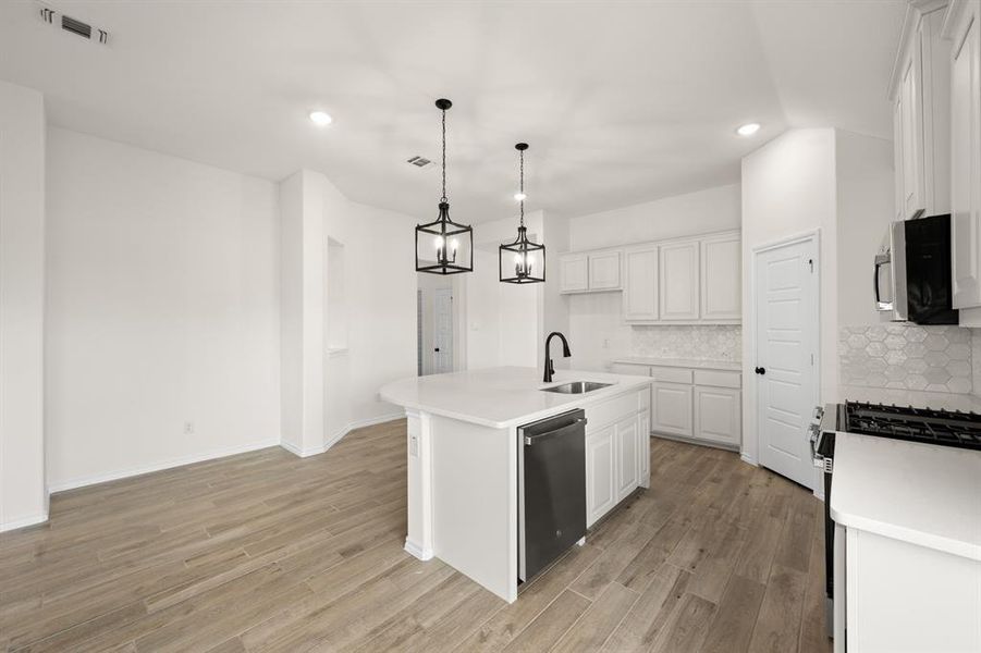 1009 Stonehaven- Kitchen-4