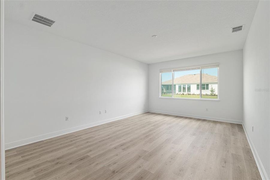 Spacious, unfurnished interior of a new home in , Ocala (Image 40).