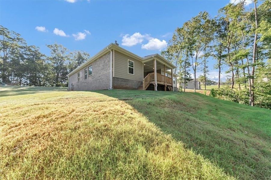 Exterior details and patio area of a home in Tuscany Hills, Douglasville (Image 21).