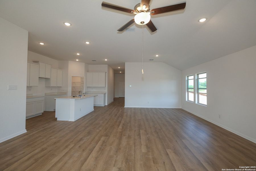 Spacious, unfurnished interior of a new home in Cinco Lakes, San Antonio (Image 16). Spacious, unfurnished interior of a new home in Cinco Lakes, San Antonio (Image 16).