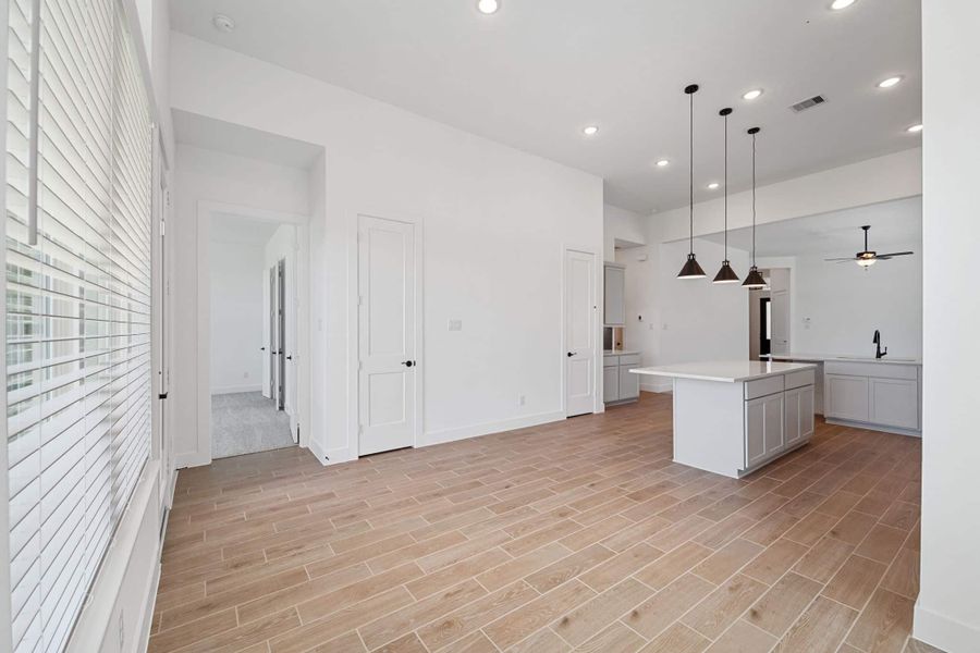 Spacious, unfurnished interior of a new home in Brookewater, Rosenberg (Image 19).