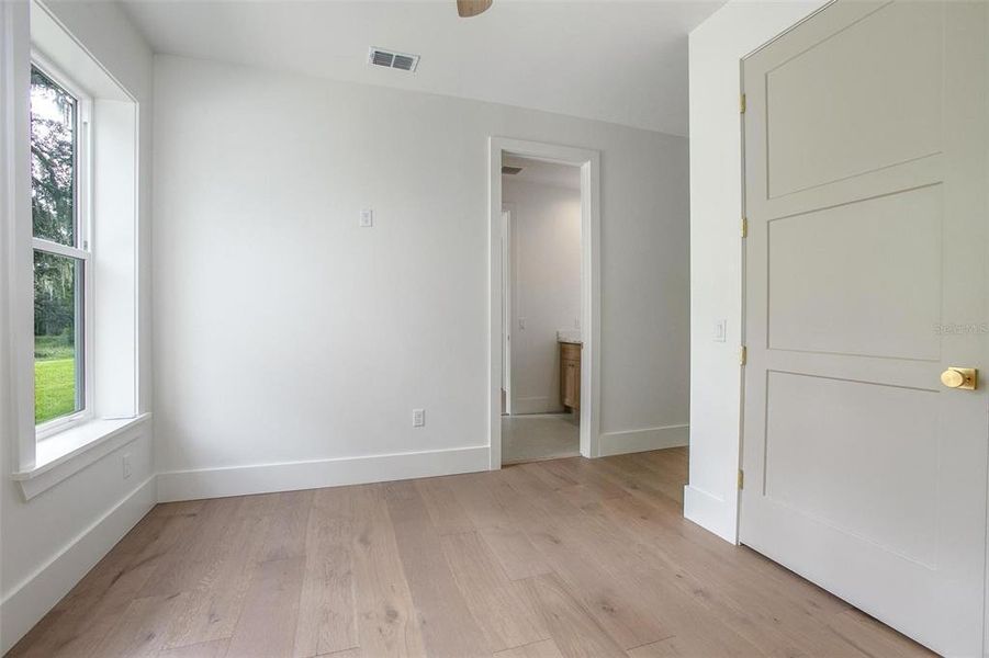 Spacious, unfurnished interior of a new home in , Deland (Image 37).