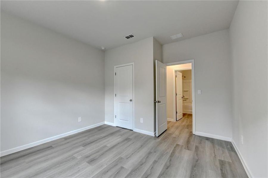Spacious, unfurnished interior of a new home in , Lawrenceville (Image 37).